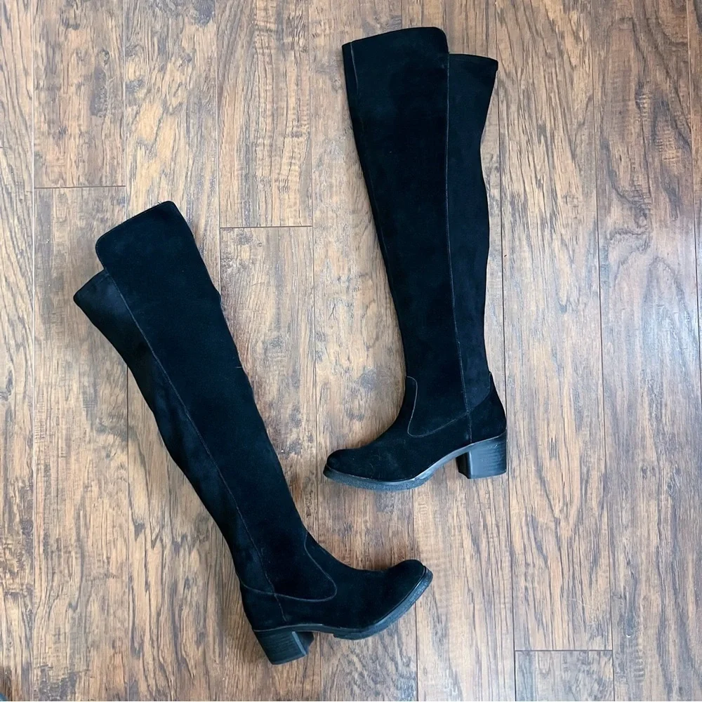 Vince Camuto gorgeous tall